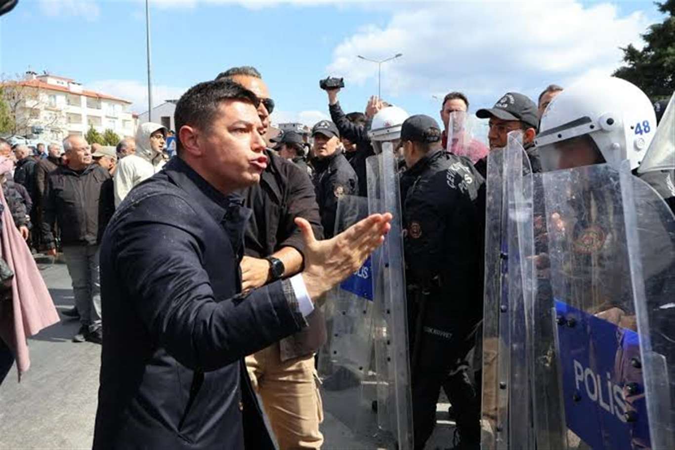Marmaris Belediye Başkanı Acar Ünlü hakim karşısına çıktı haberi